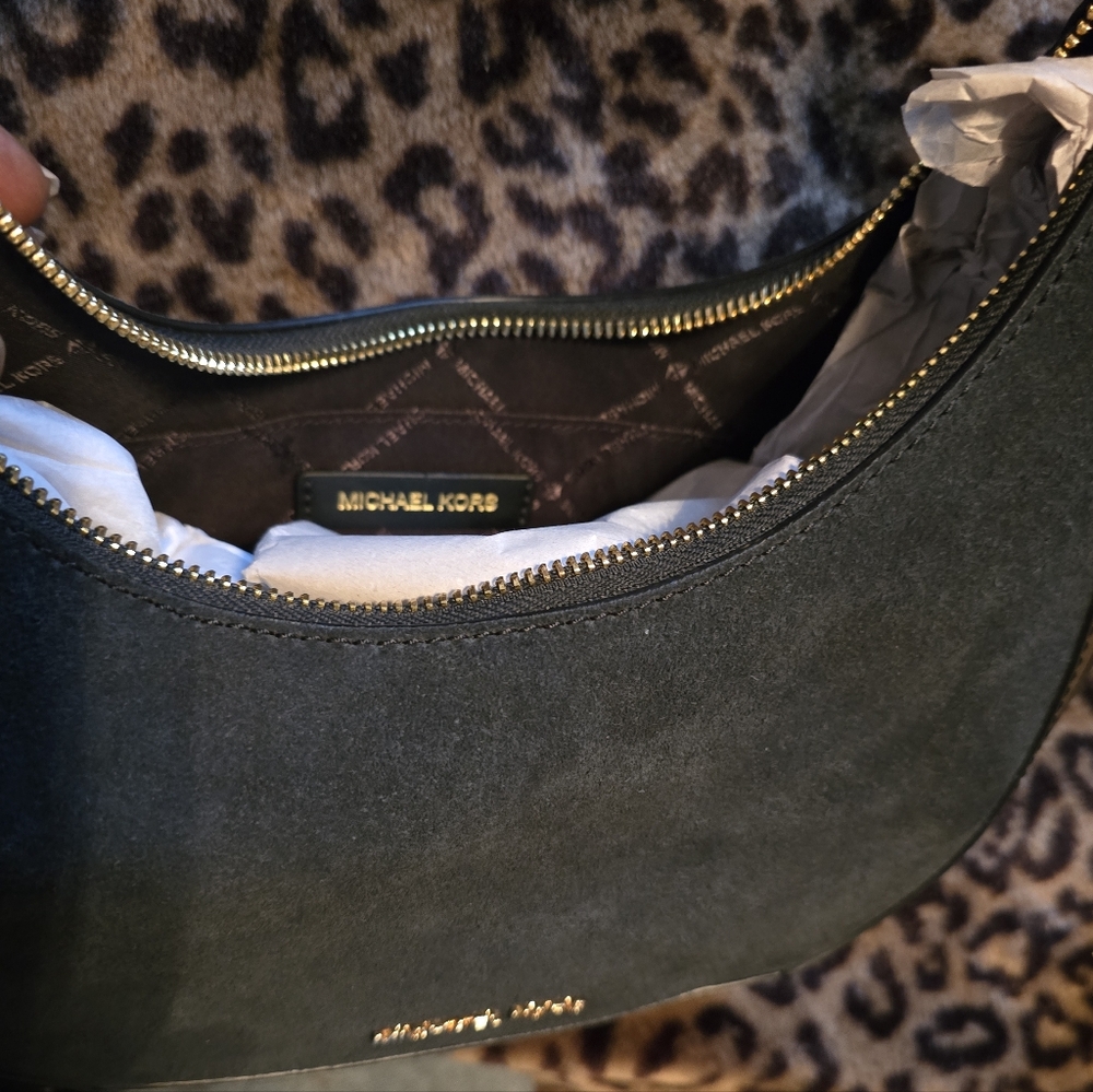 Michael Kors Elegant Preston Small Suede and Leather Bag - Picture 4 of 11